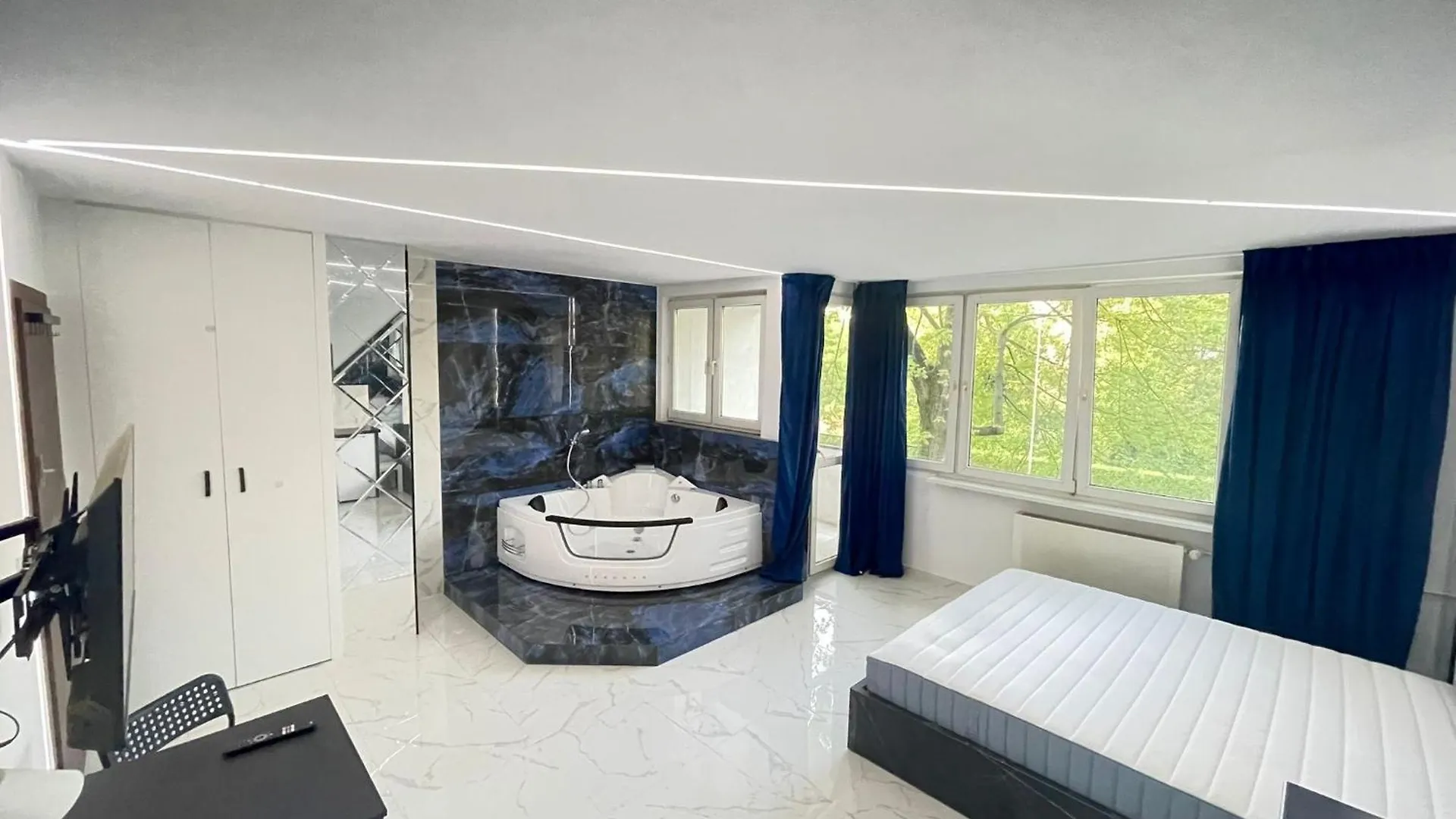 Yourapart Karmelicka Z Jacuzzi Warsaw