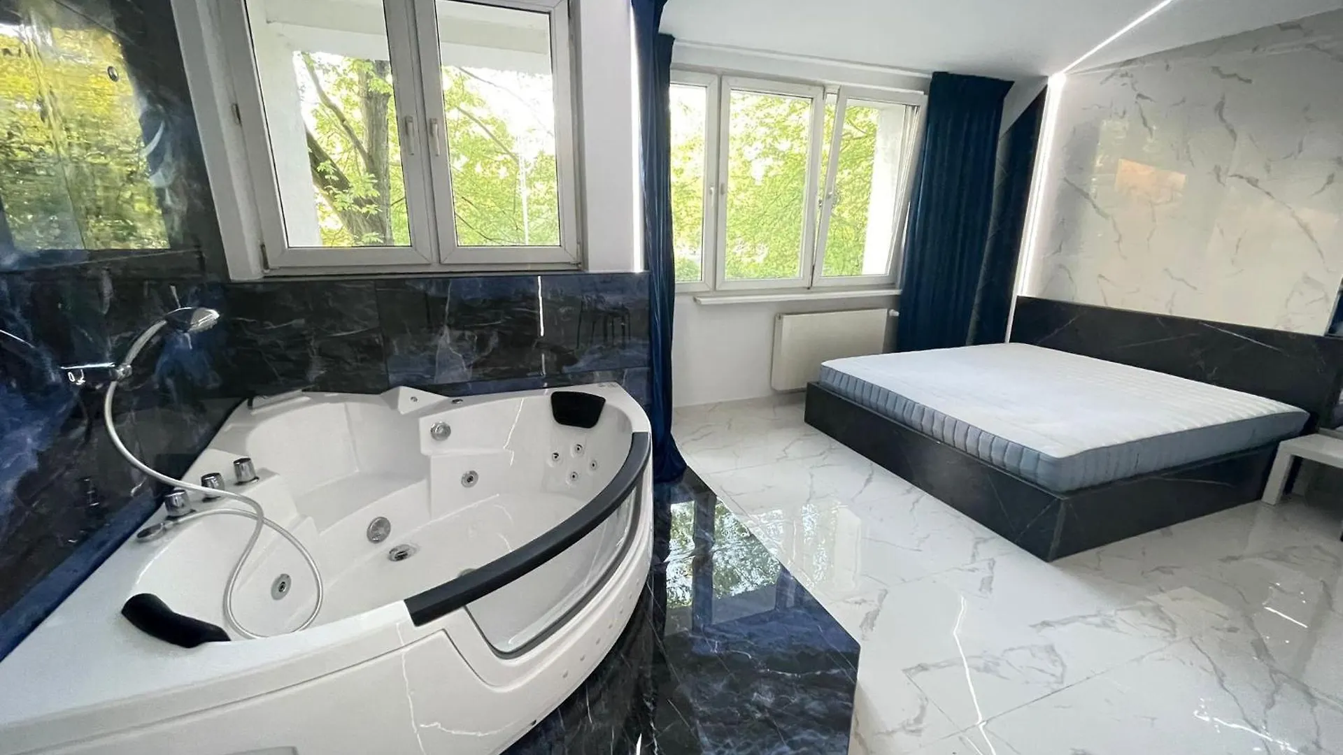 Yourapart Karmelicka Z Jacuzzi Warsaw Poland