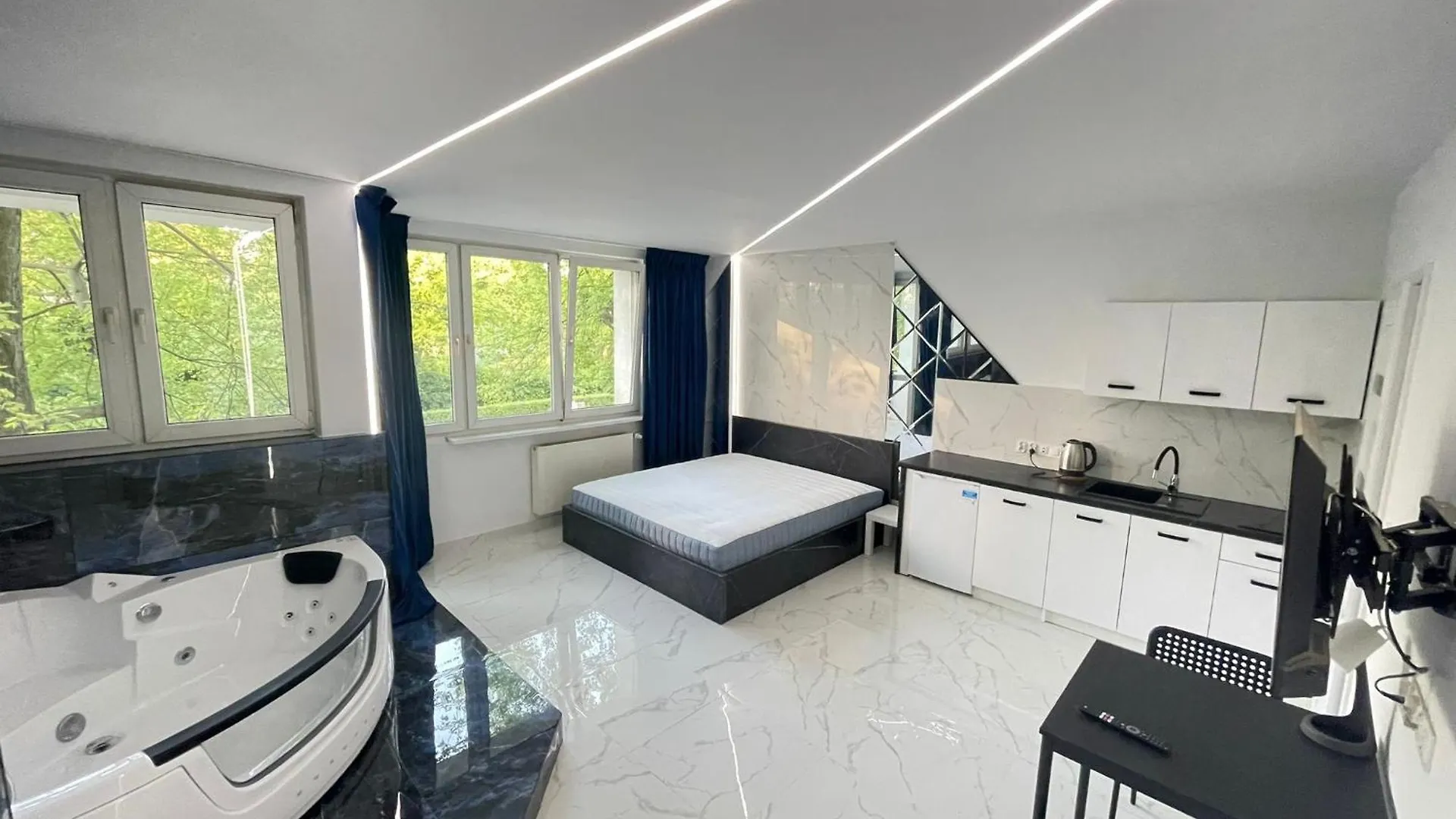 Yourapart Karmelicka Z Jacuzzi Βαρσοβία