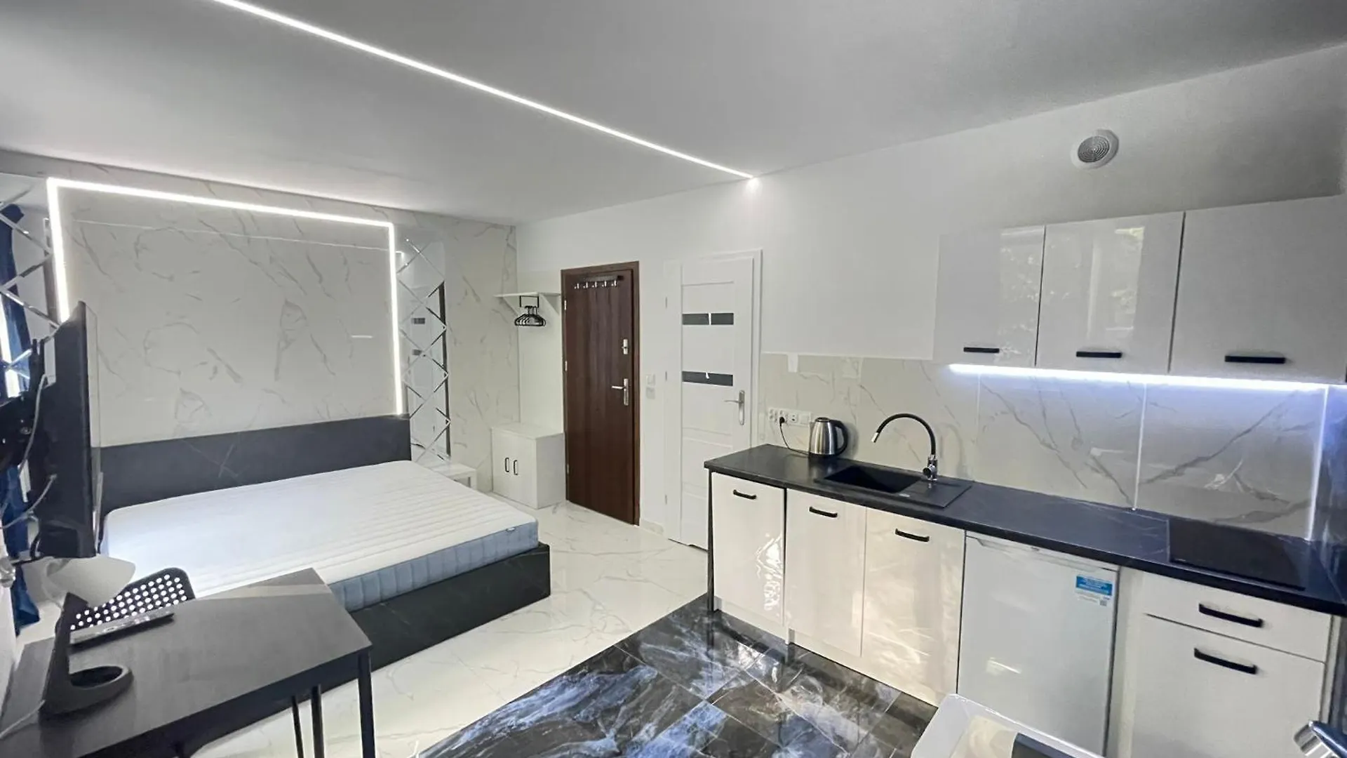 Yourapart Karmelicka Z Jacuzzi Βαρσοβία 0*,
