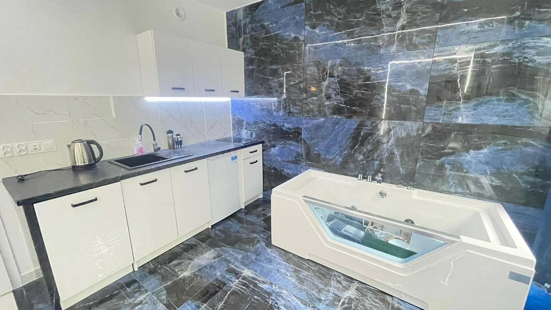 Yourapart Karmelicka Z Jacuzzi Βαρσοβία 0*,  Πολωνία